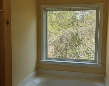 132 Lakeshore Parkway - Photo Thumbnail 29