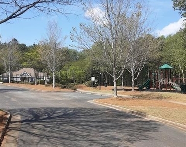 132 Lakeshore Parkway - Photo Thumbnail 11