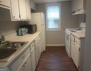 3168 Nectarine Circle - Photo Thumbnail 6