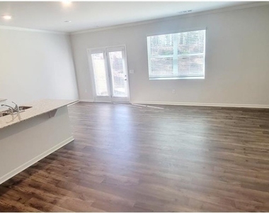 3310 Greyton Drive - Photo Thumbnail 2