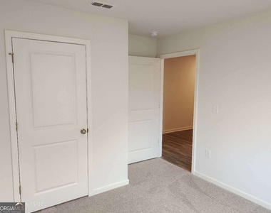 556 Pemberton Street - Photo Thumbnail 11