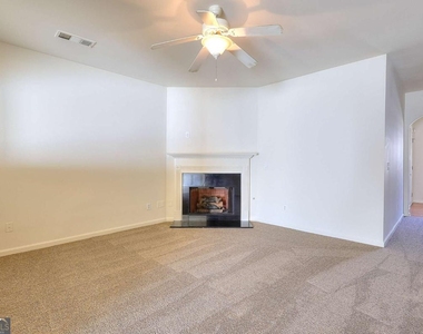 2658 Avanti Way - Photo Thumbnail 4