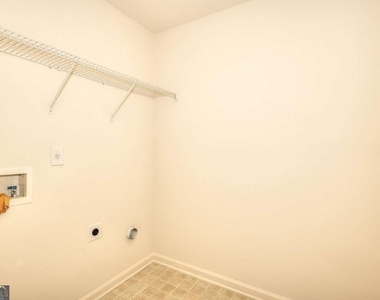 2658 Avanti Way - Photo Thumbnail 17