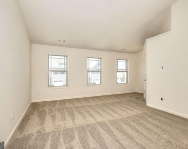 2658 Avanti Way - Photo Thumbnail 20