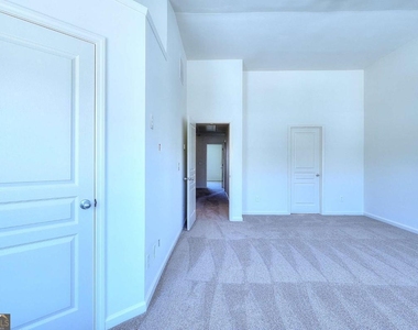 2658 Avanti Way - Photo Thumbnail 19