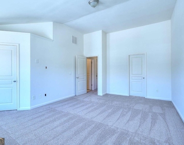2658 Avanti Way - Photo Thumbnail 18