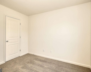 2658 Avanti Way - Photo Thumbnail 12