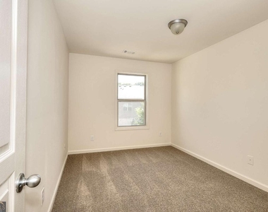 2658 Avanti Way - Photo Thumbnail 13
