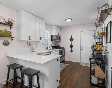 3418 Louise Street - Photo Thumbnail 8