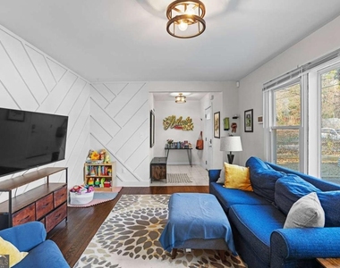 3418 Louise Street - Photo Thumbnail 5