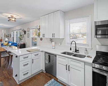 3418 Louise Street - Photo Thumbnail 10