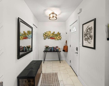 3418 Louise Street - Photo Thumbnail 2