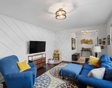 3418 Louise Street - Photo Thumbnail 6
