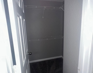 293 Brookview Drive - Photo Thumbnail 19