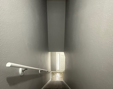 293 Brookview Drive - Photo Thumbnail 22
