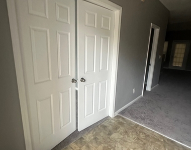 293 Brookview Drive - Photo Thumbnail 23
