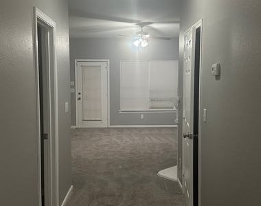 293 Brookview Drive - Photo Thumbnail 4