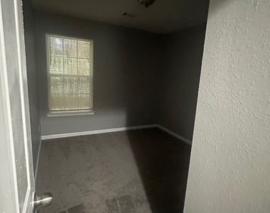 293 Brookview Drive - Photo Thumbnail 14