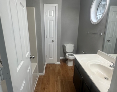293 Brookview Drive - Photo Thumbnail 17