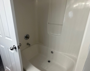293 Brookview Drive - Photo Thumbnail 18
