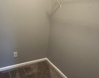 293 Brookview Drive - Photo Thumbnail 3