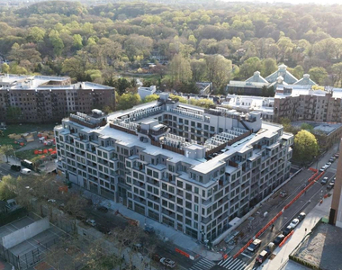 960 Franklin Avenue - Photo Thumbnail 12
