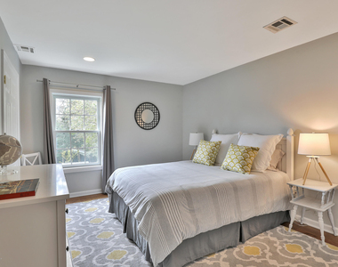 405 Salem Avenue - Photo Thumbnail 24