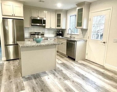 19b Maplewood Drive - Photo Thumbnail 2