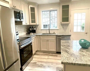 19b Maplewood Drive - Photo Thumbnail 3