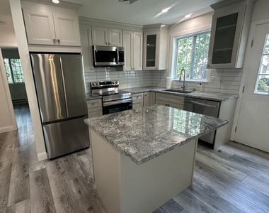 19b Maplewood Drive - Photo Thumbnail 5