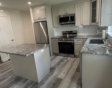 19b Maplewood Drive - Photo Thumbnail 7