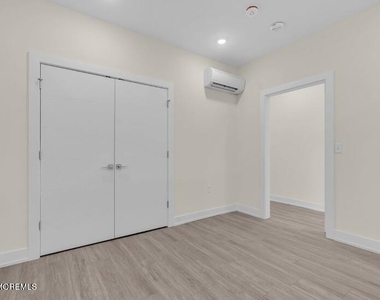 19 Carr Avenue - Photo Thumbnail 5