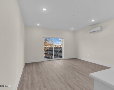 19 Carr Avenue - Photo Thumbnail 11