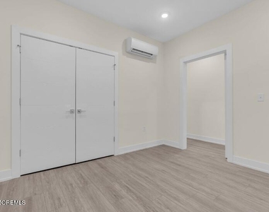 19 Carr Avenue - Photo Thumbnail 9