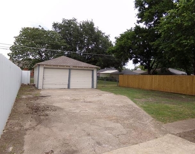 2915 Falls Drive - Photo Thumbnail 16