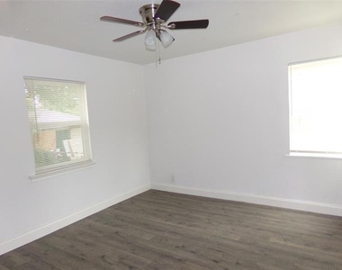 2915 Falls Drive - Photo Thumbnail 10