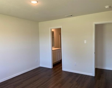 413 E Hull Street - Photo Thumbnail 10