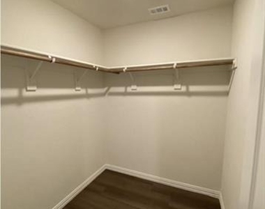 413 E Hull Street - Photo Thumbnail 16
