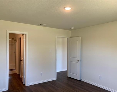 413 E Hull Street - Photo Thumbnail 11