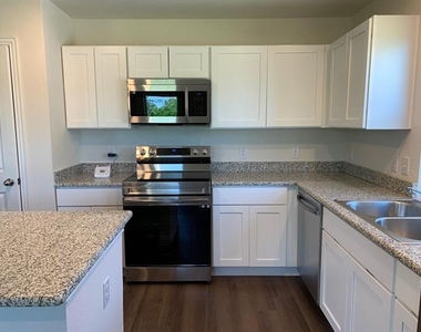 413 E Hull Street - Photo Thumbnail 3