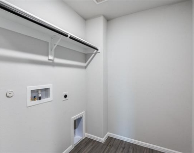 737 Santa Lucia Drive - Photo Thumbnail 19