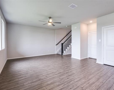 737 Santa Lucia Drive - Photo Thumbnail 10