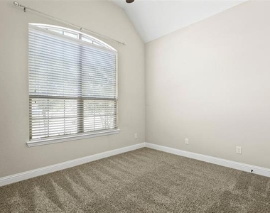 1633 Tahoe Trail - Photo Thumbnail 14