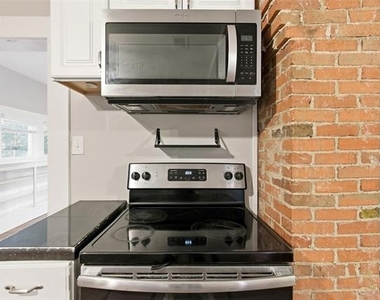 405 College Street - Photo Thumbnail 11