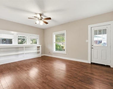 405 College Street - Photo Thumbnail 4