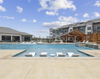 9301 Brewer Boulevard - Photo Thumbnail 3