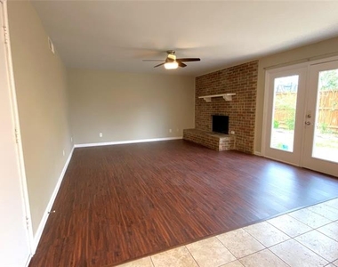 2704 Winding Creek Drive - Photo Thumbnail 7