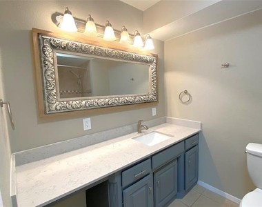 2704 Winding Creek Drive - Photo Thumbnail 11