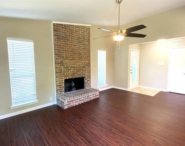 2704 Winding Creek Drive - Photo Thumbnail 3