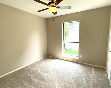 2704 Winding Creek Drive - Photo Thumbnail 14